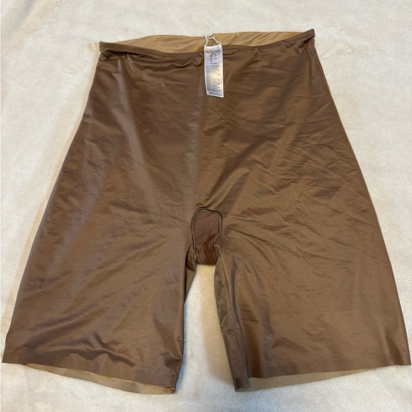 Spanx Reversible Smoothing Shorts - Picture 2 of 9